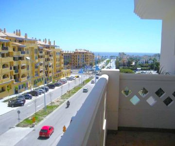 Ático dúplex 4 dormitorios, con aparcamiento, en residencial con jardines y piscina en San Pedro de Alcántara.