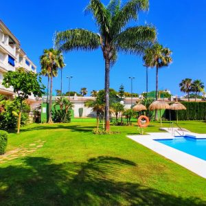 Ático dúplex 3 dormitorios, con aparcamiento, en residencial con jardines y piscina, zona Playamar